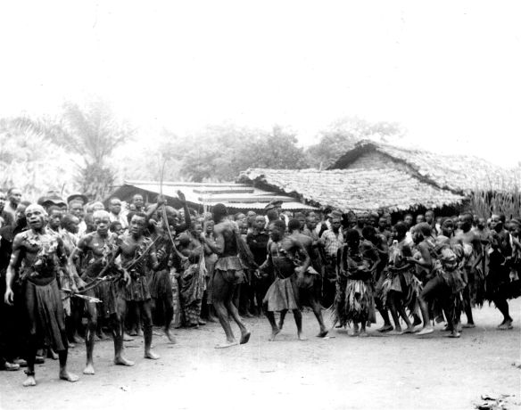 Mbote dancers large groupe rare number 157